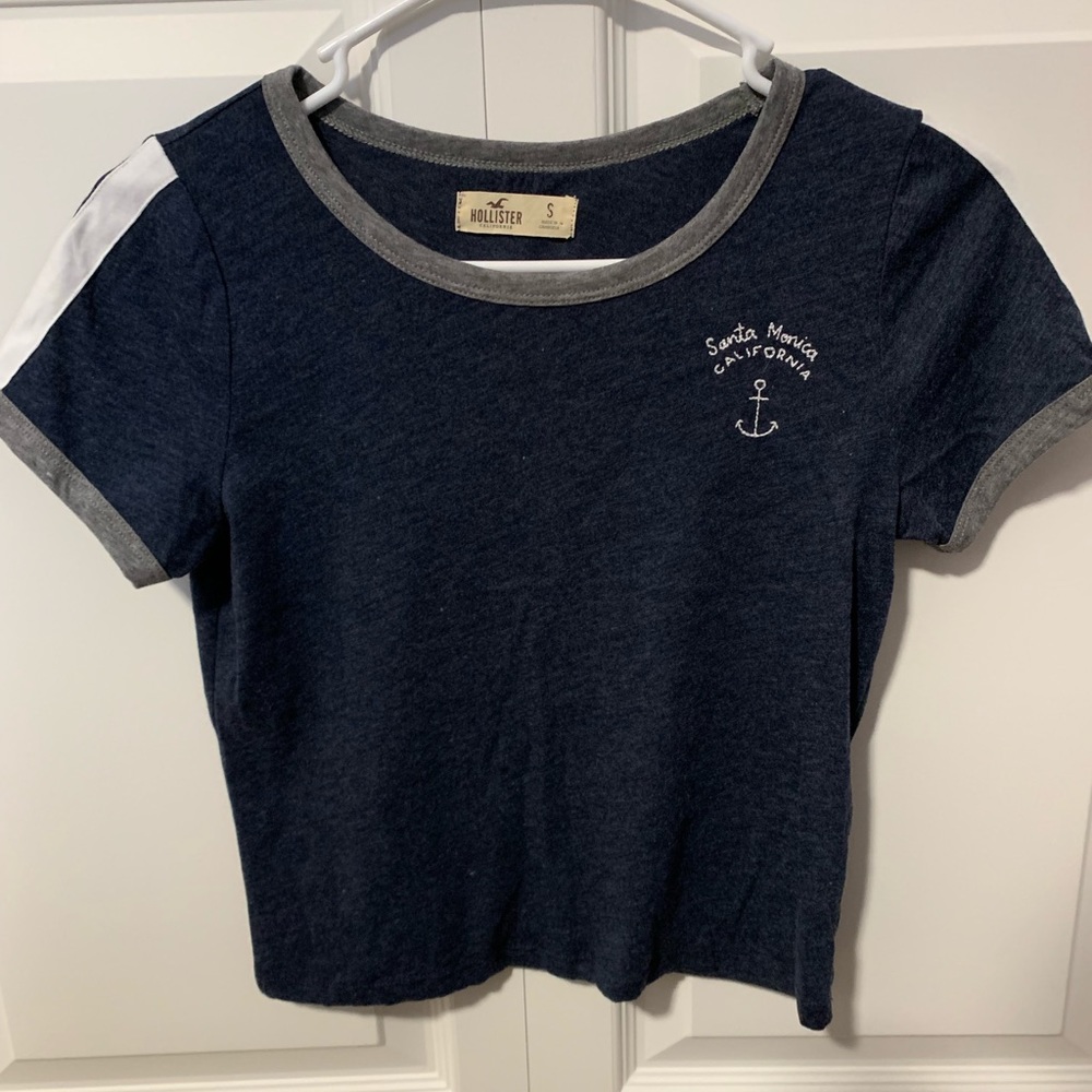 Hollister cropped tee